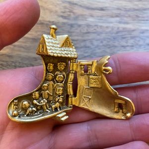 Vintage AJC Gold Tone Old Mother Hubbard Boot Brooch Pin- Opens To Reveal Inside